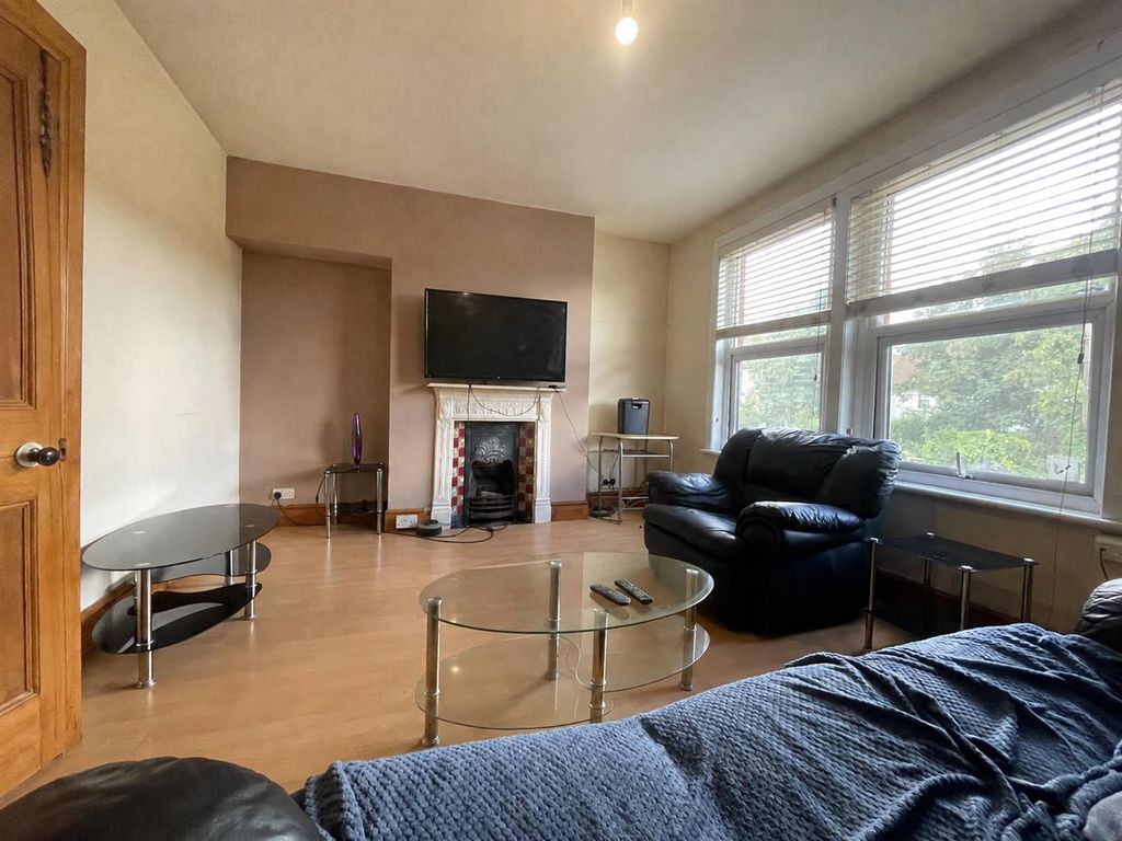 Property photo 2 of 5
