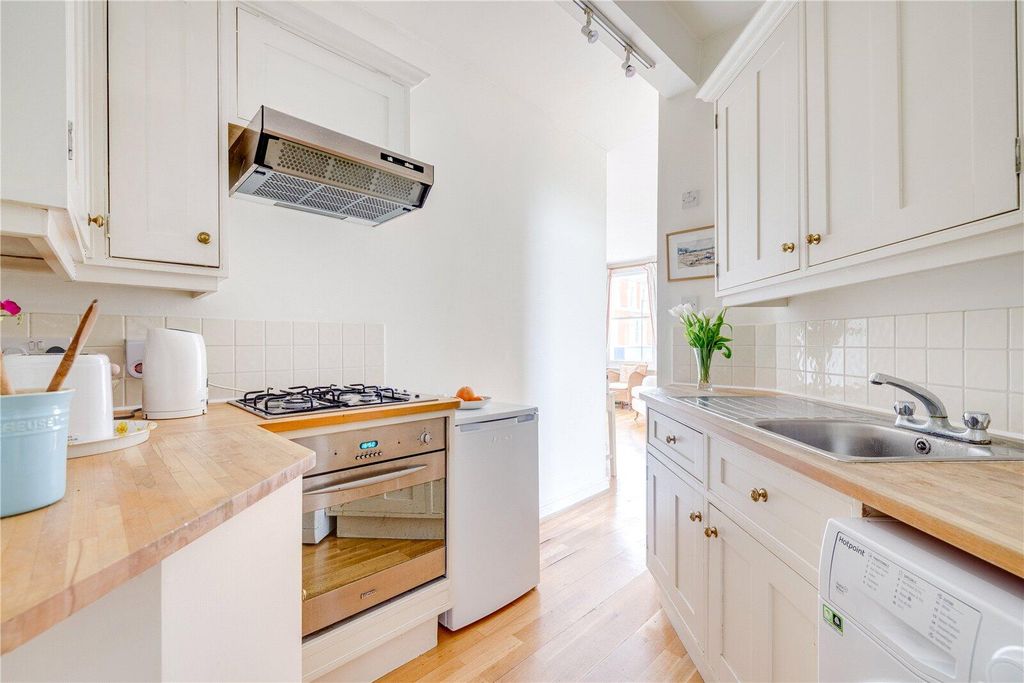 Property photo 2 of 6 Kitchen