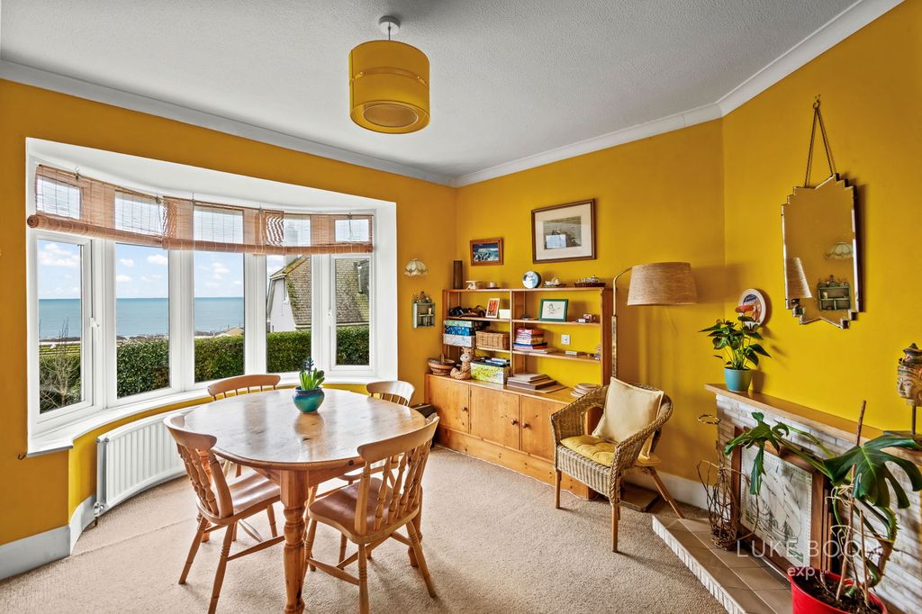 Property photo 3 of 28