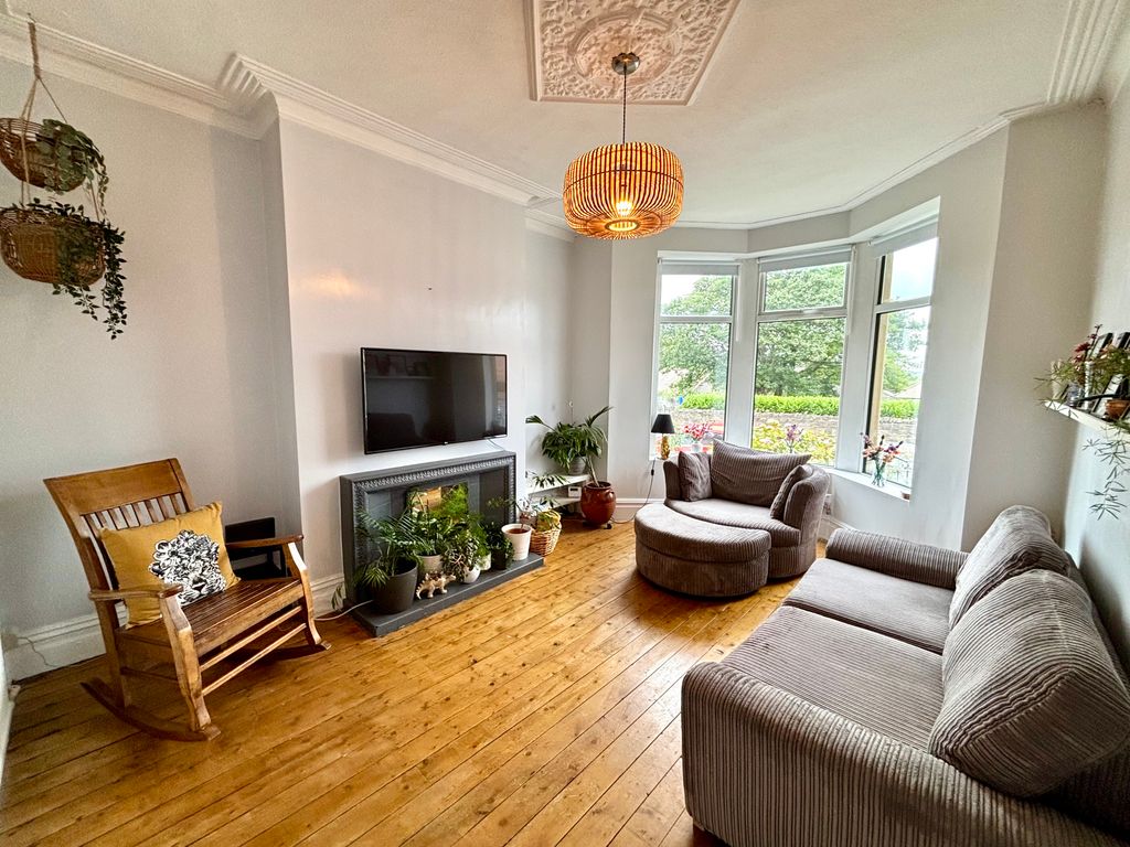 Property photo 1 of 13 Lounge