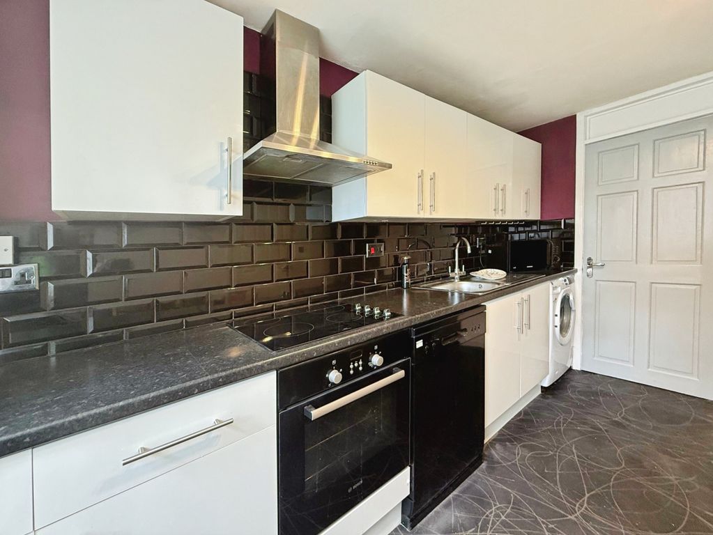 Property photo 2 of 17 Kitchen