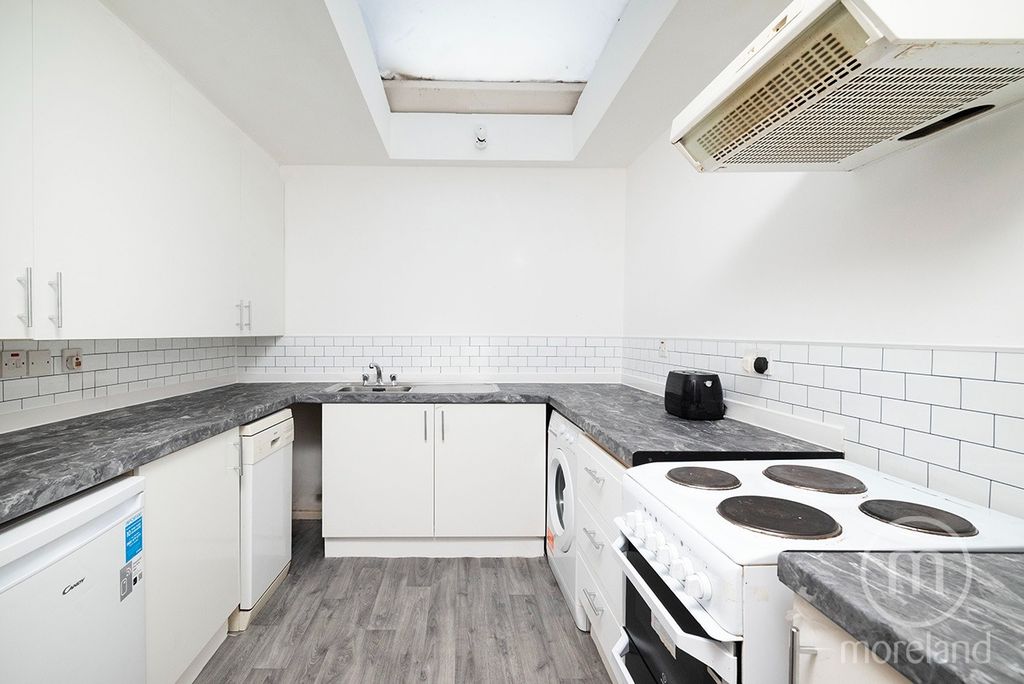 Property photo 3 of 12 4570323