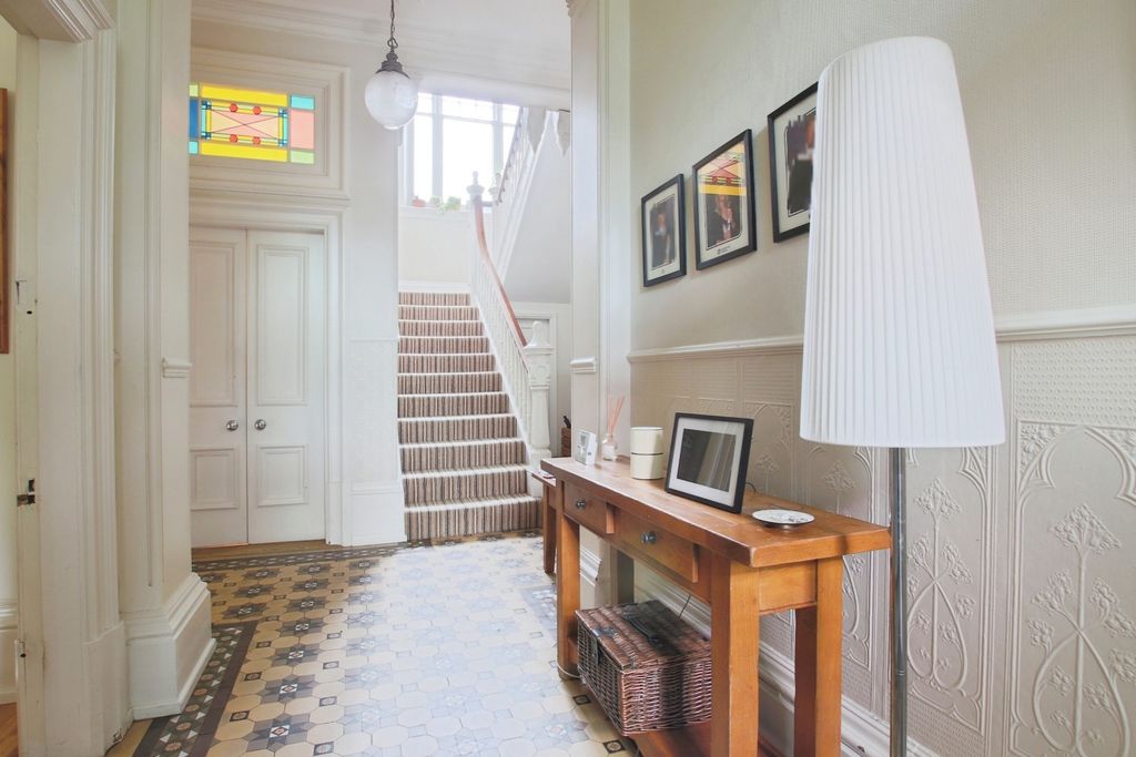 Property photo 2 of 25 4610353