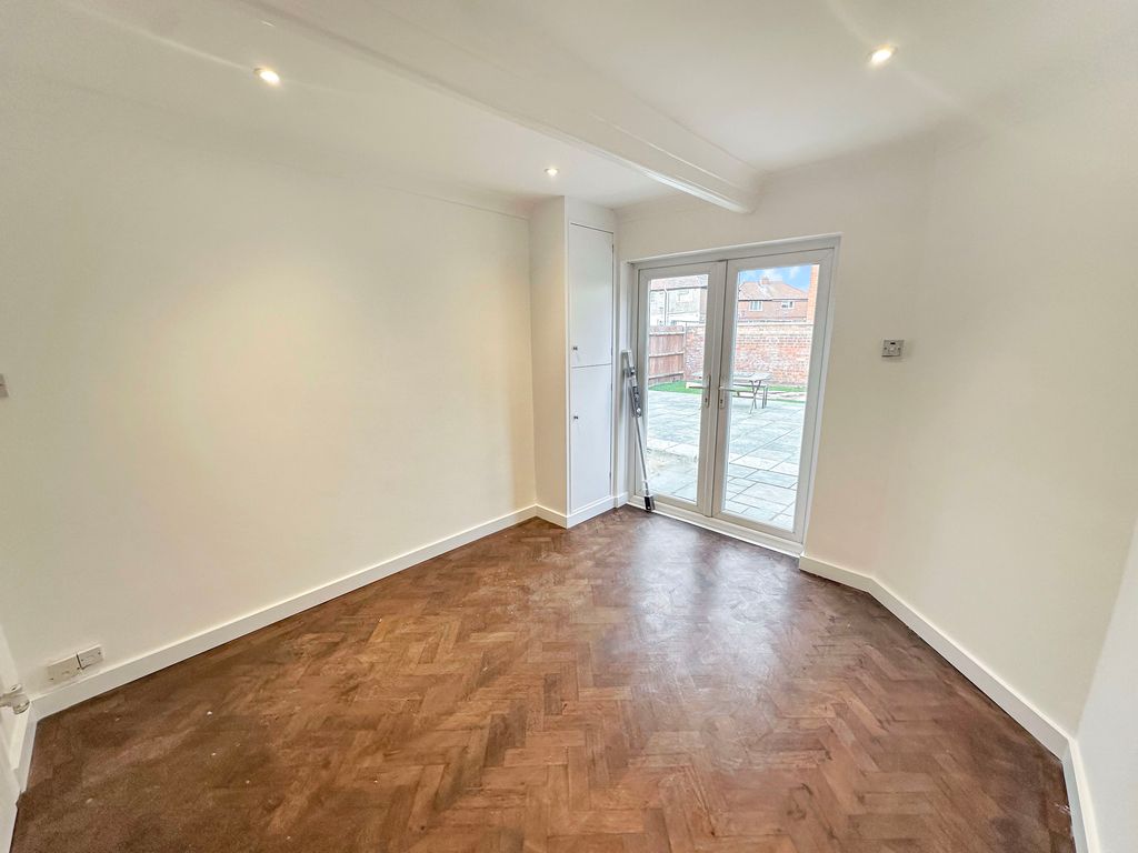 Property photo 3 of 12 Photo 1