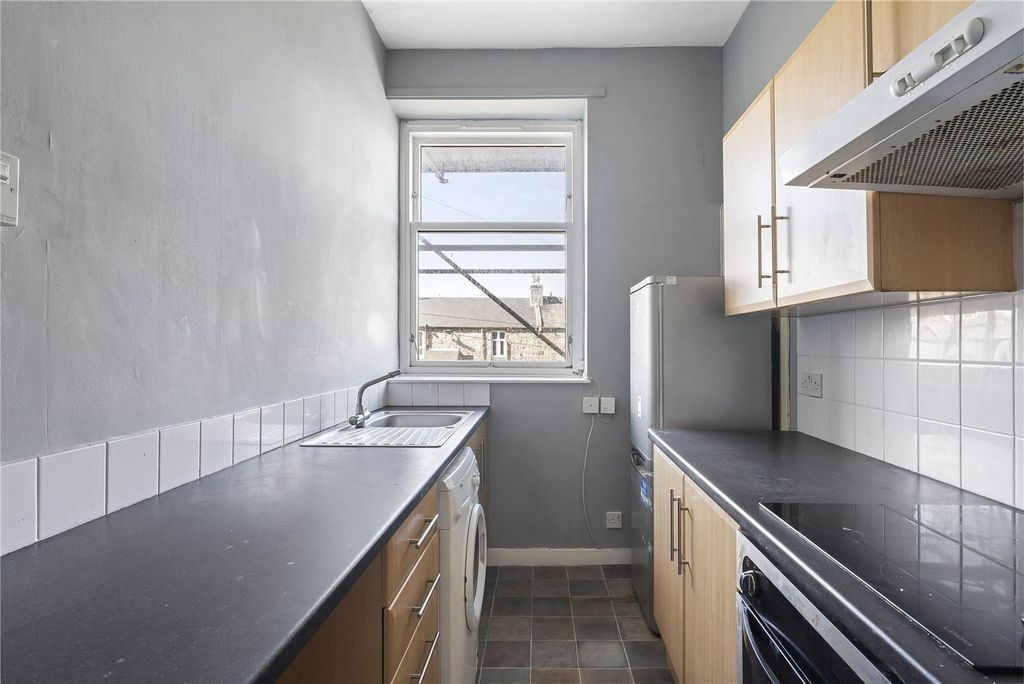 Property photo 3 of 7 Picture No. 14