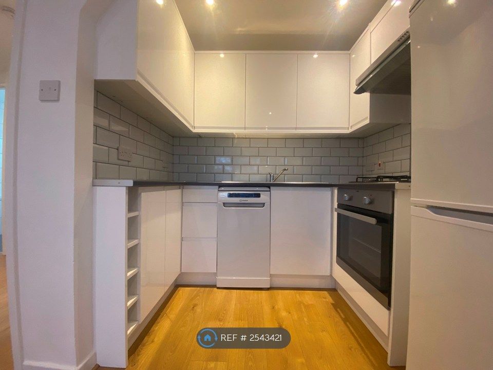 Property photo 3 of 10 Kitchen
