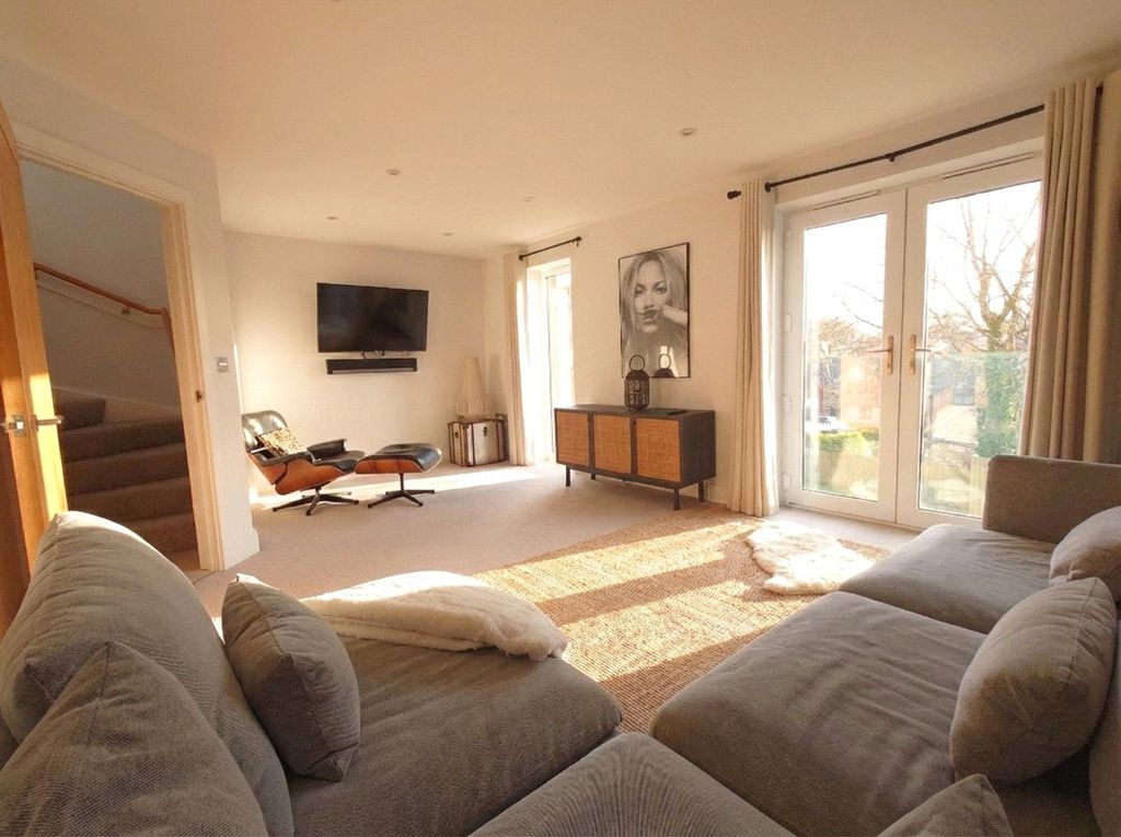 Property photo 2 of 19 Sitting Room