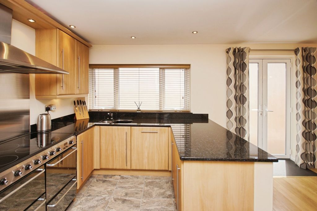 Property photo 2 of 17 Photo