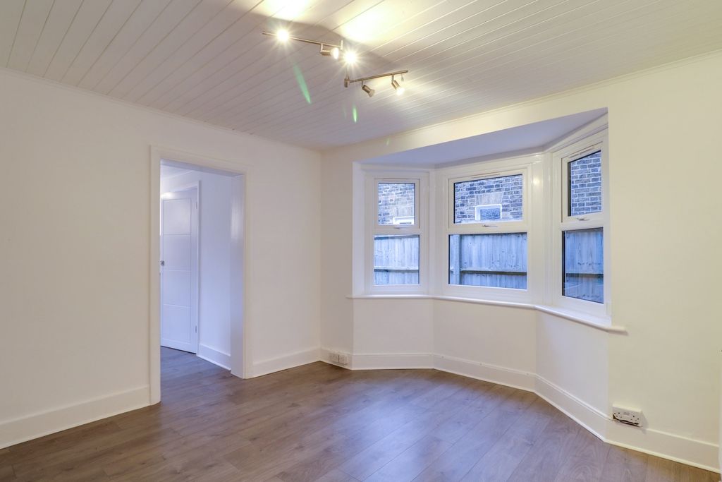 Property photo 3 of 12 1