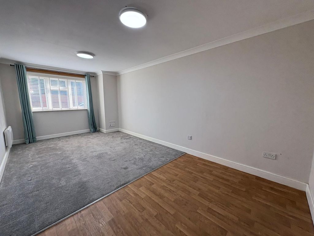 Property photo 3 of 11 Gallery