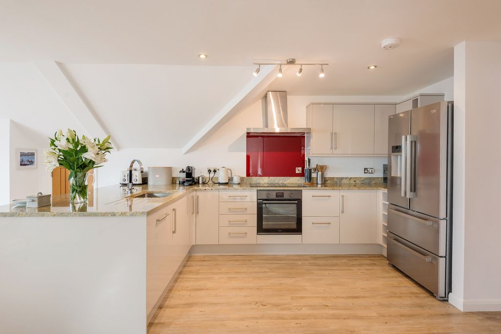 Additional image 6 of 3 bed flat for saleRock PL27
