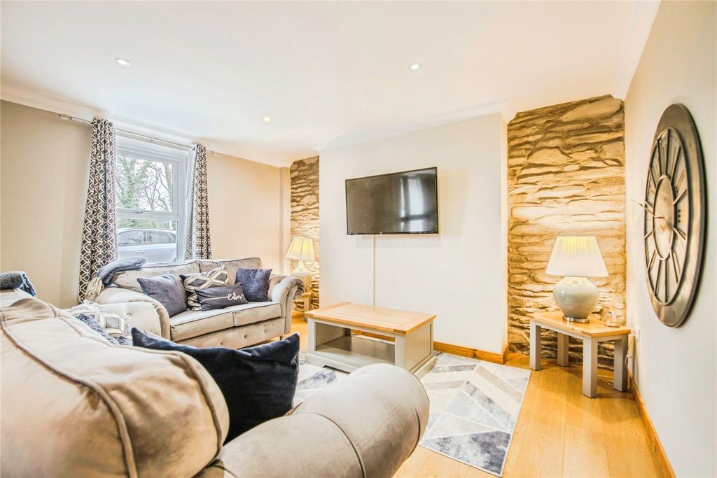 Property photo 2 of 15 Picture No. 16