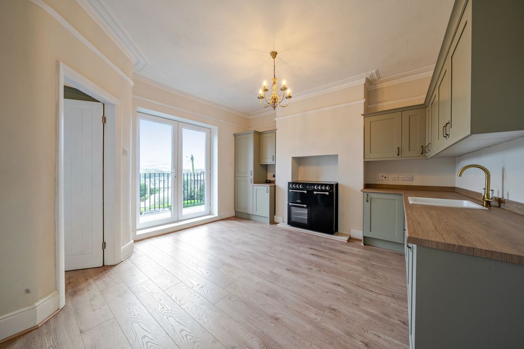 Property photo 2 of 17 1438182-16-69E2288c74d72