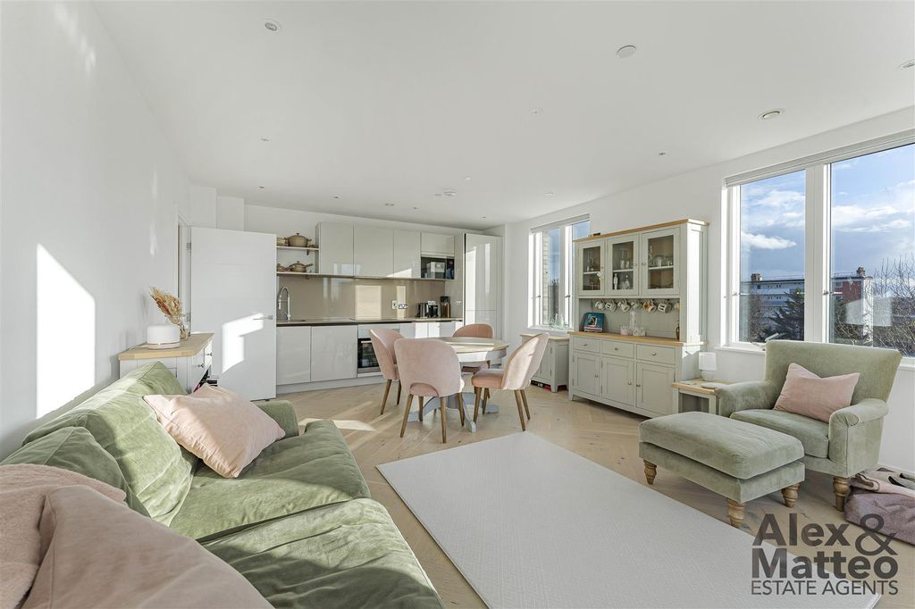 Property photo 1 of 20 Holly Tree Apartments