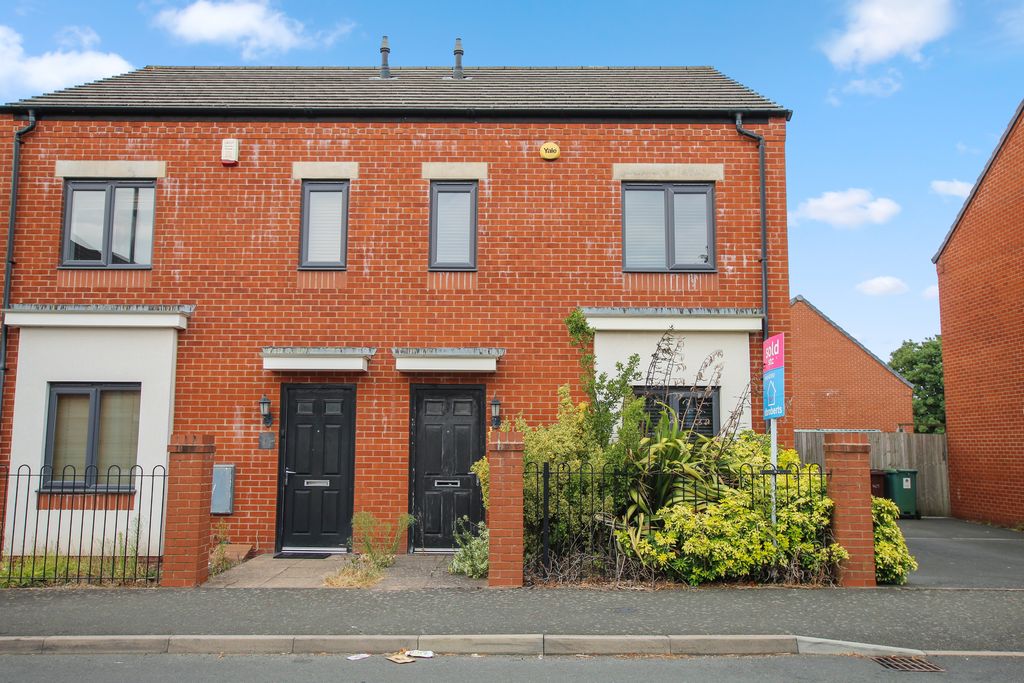 Property photo 1 of 9 Coningsby Drive - Front