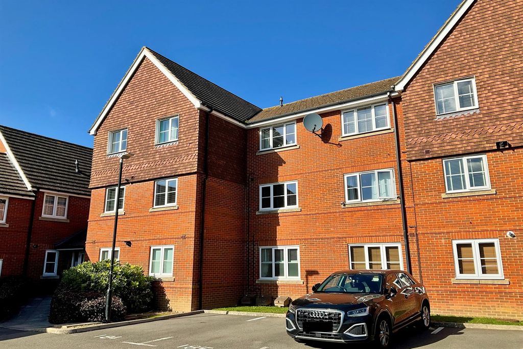 Property photo 1 of 8 (Main)