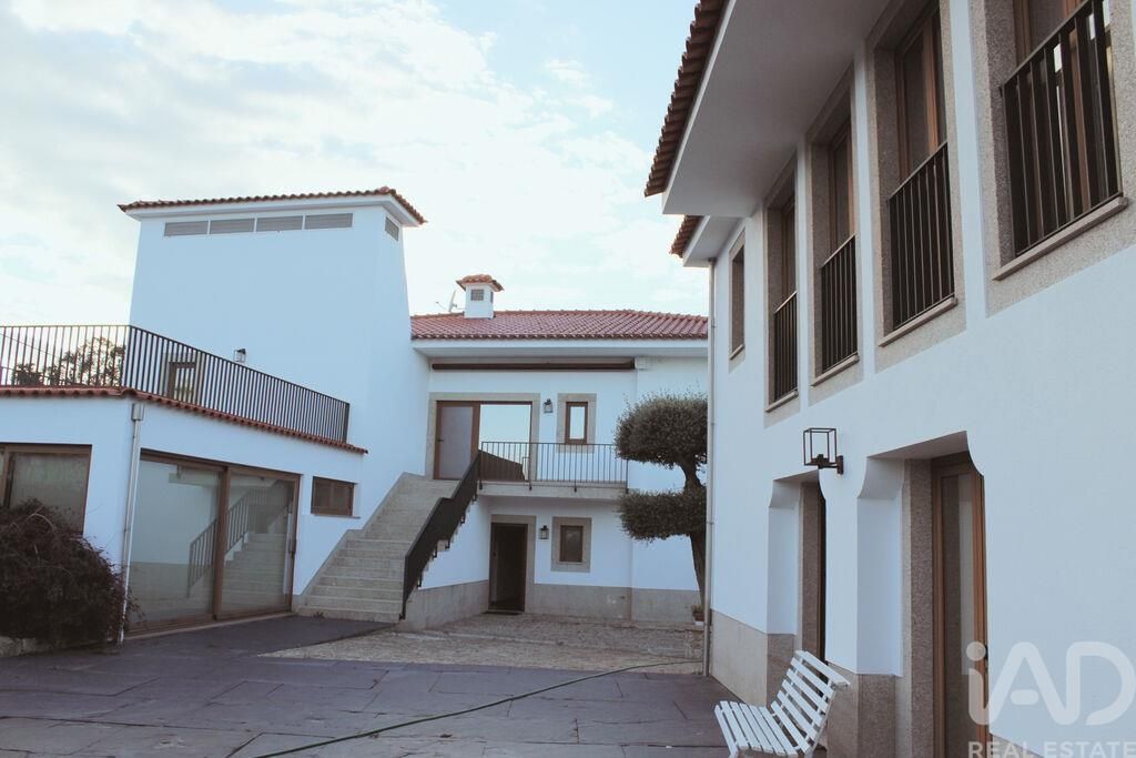 Property photo 3 of 39