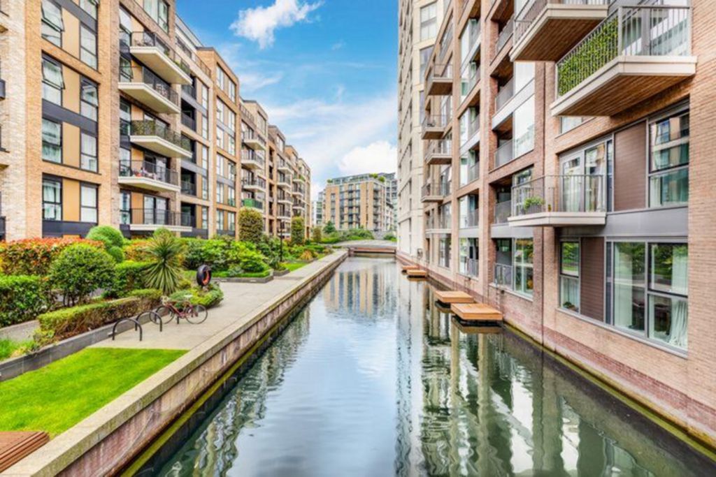 Property photo 1 of 9