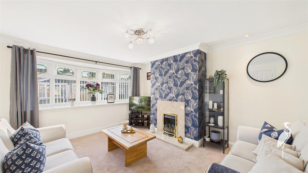 Property photo 2 of 17 Lounge