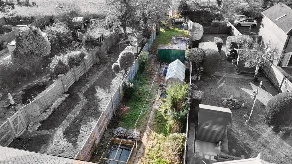 Property photo 2 of 12 Garden