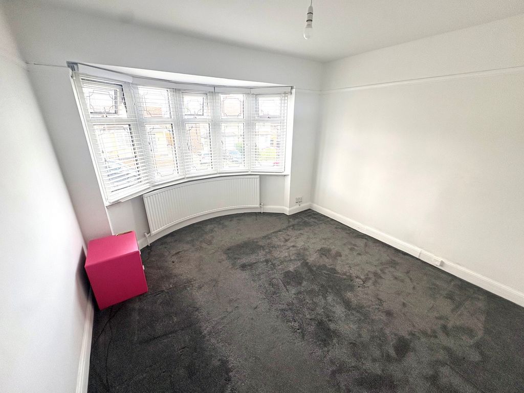 Property photo 2 of 17 Image