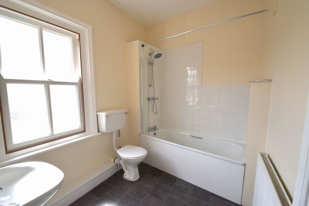 Property photo 2 of 6 Tiverton Seddons