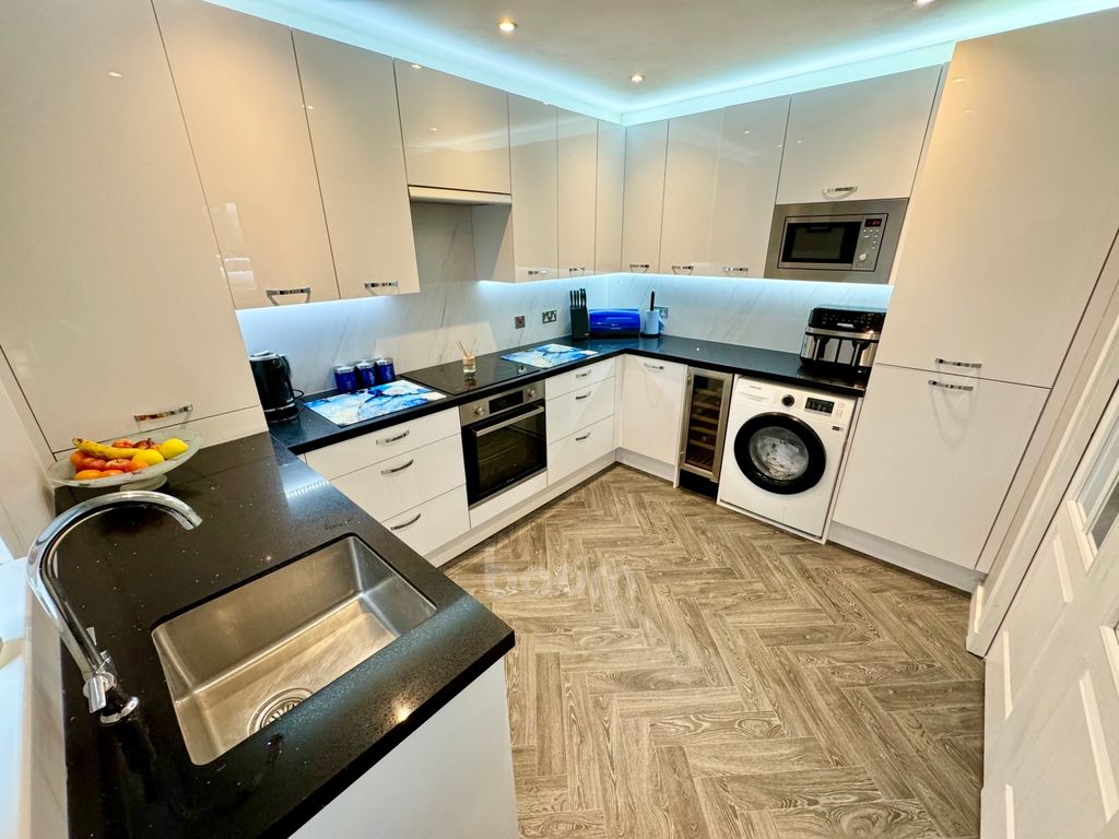 Property photo 3 of 32 Img_2704