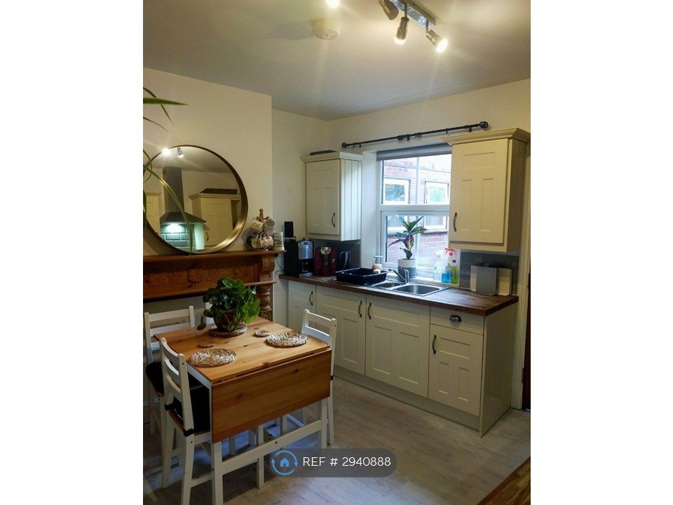 Property photo 1 of 8 Kitchen