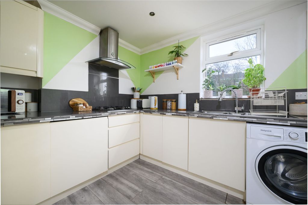 Property photo 3 of 24