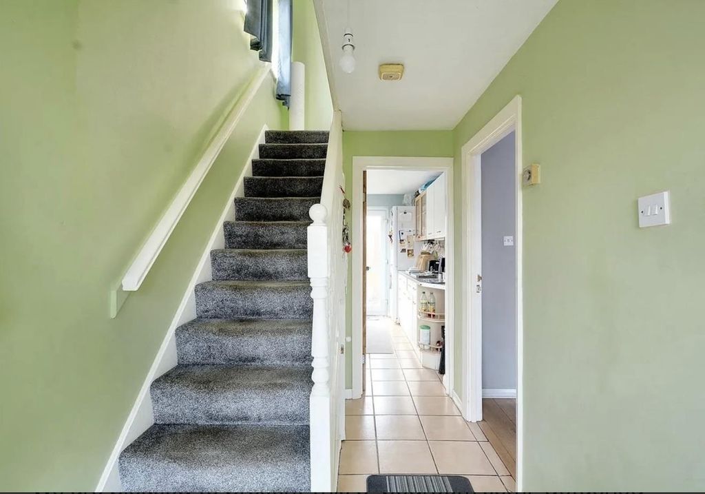 Property photo 2 of 7 Entrance