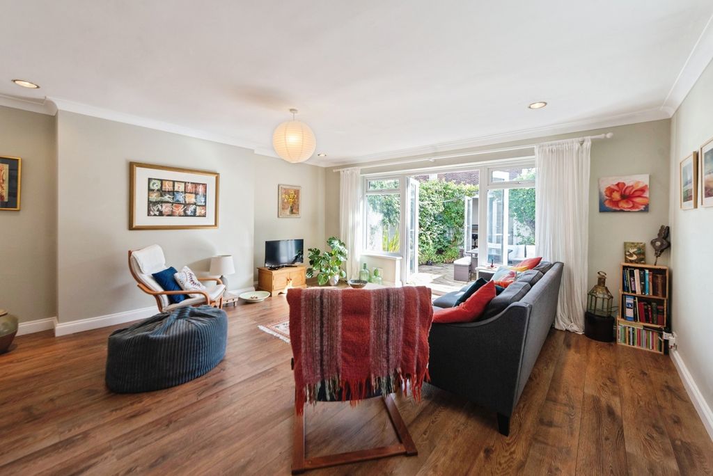 Property photo 2 of 17 Photo