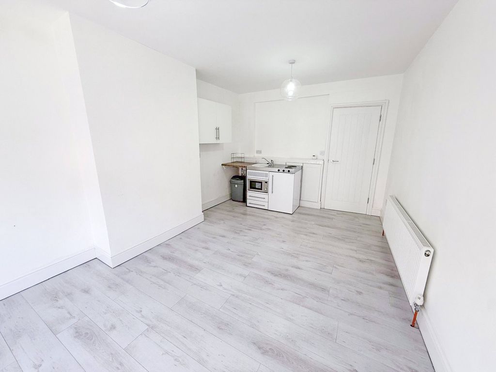 Property photo 3 of 6 Picture No. 04