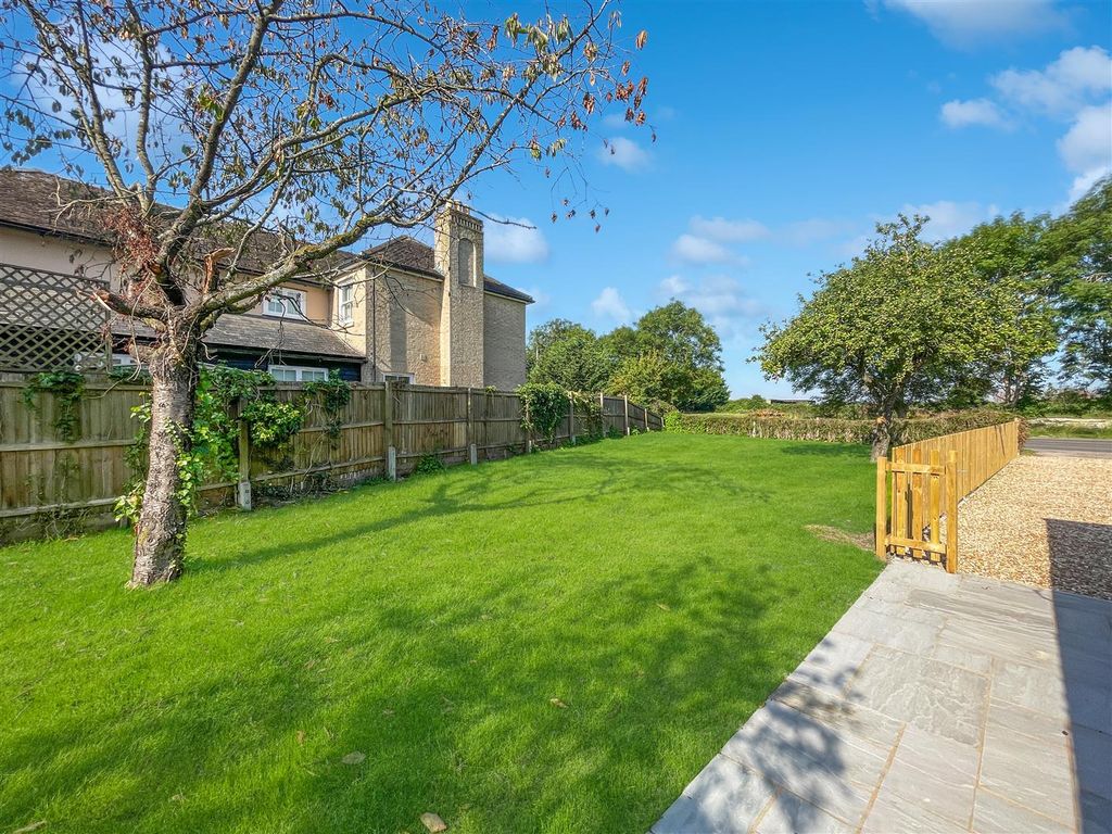 Property photo 2 of 19 Garden