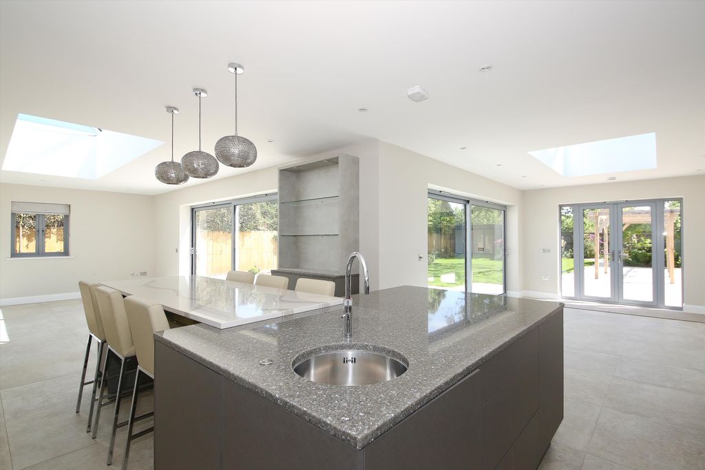 Property photo 3 of 21 Image