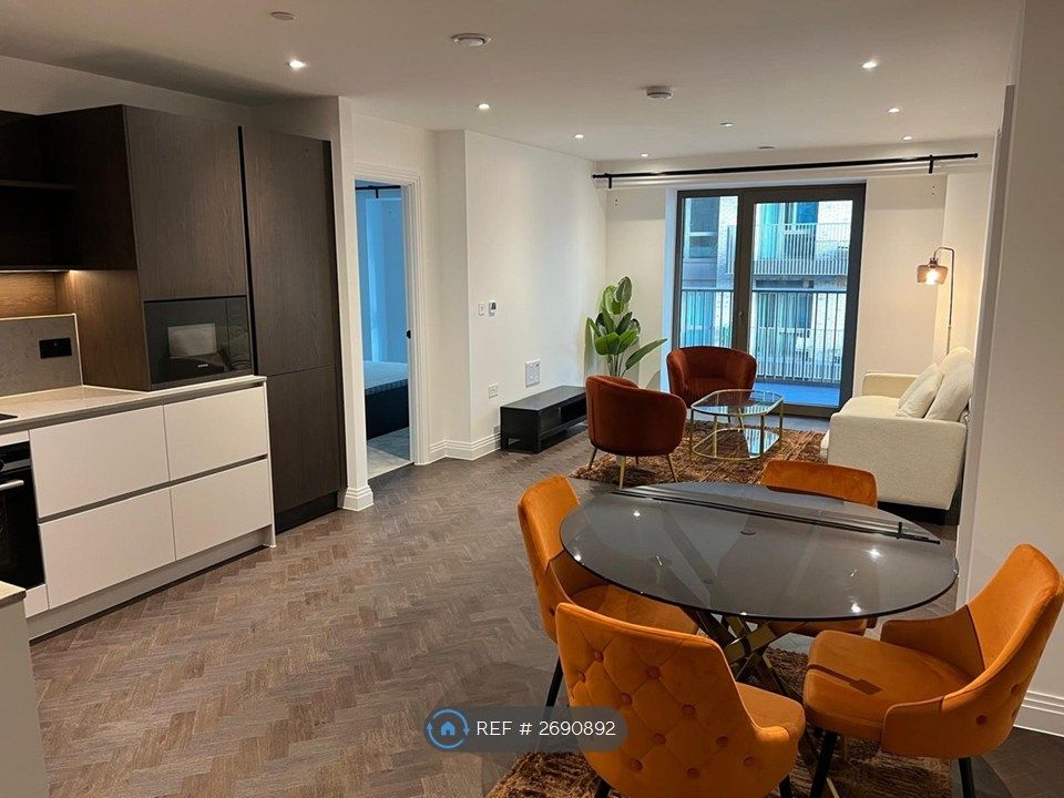 Property photo 3 of 17 Living Room + Dinning