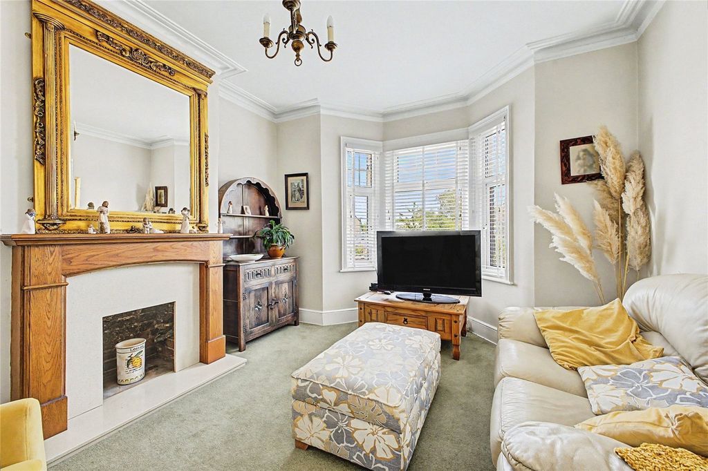 Property photo 3 of 40 Picture No. 02