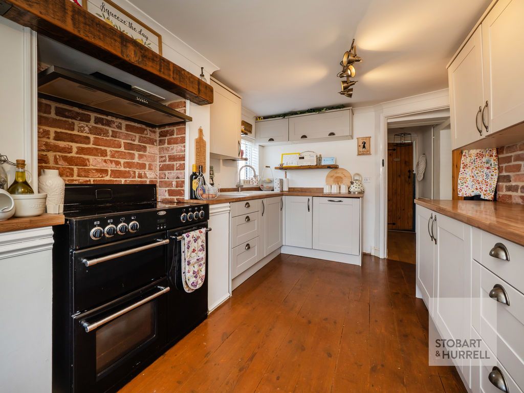 Property photo 3 of 24 Kitchen