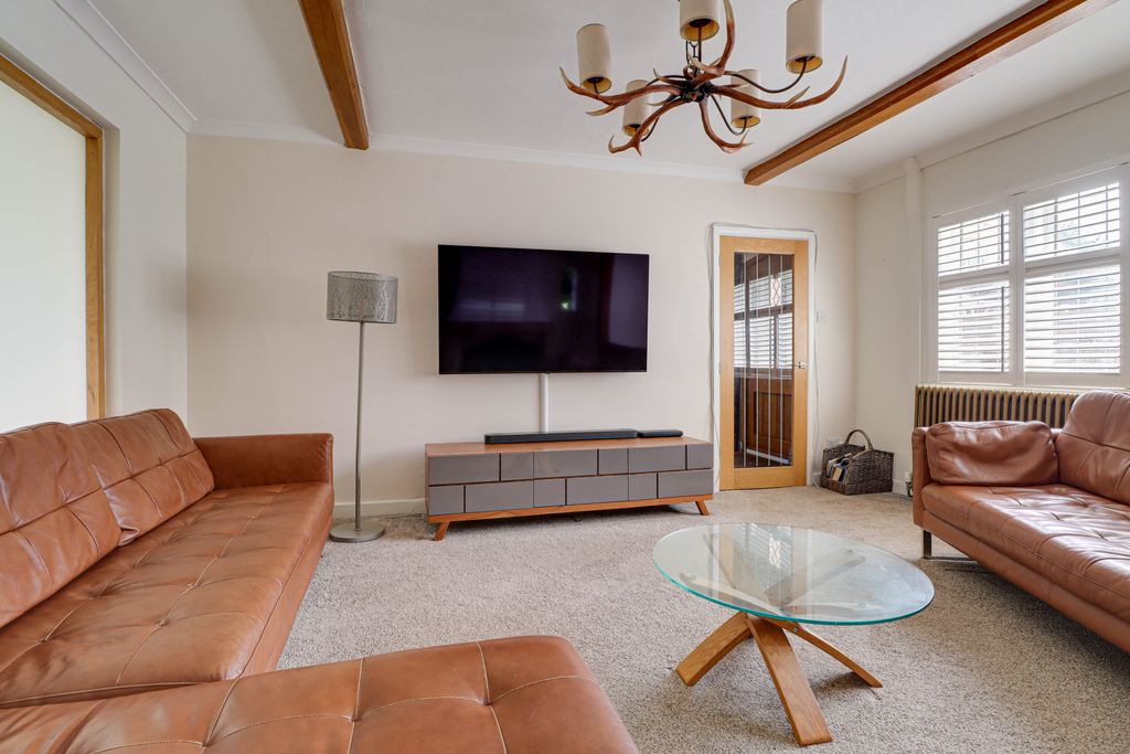Property photo 3 of 25 Lounge