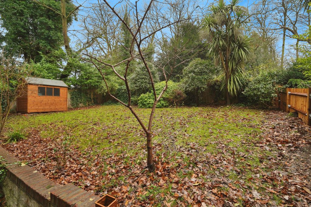 Property photo 3 of 20 Communal Gardens