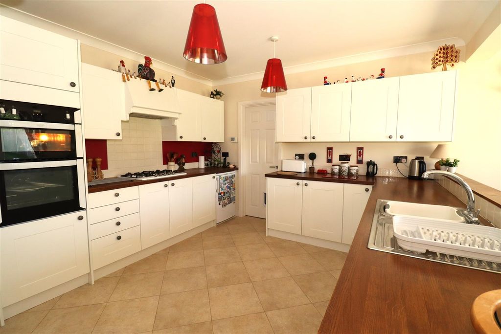 Property photo 3 of 27