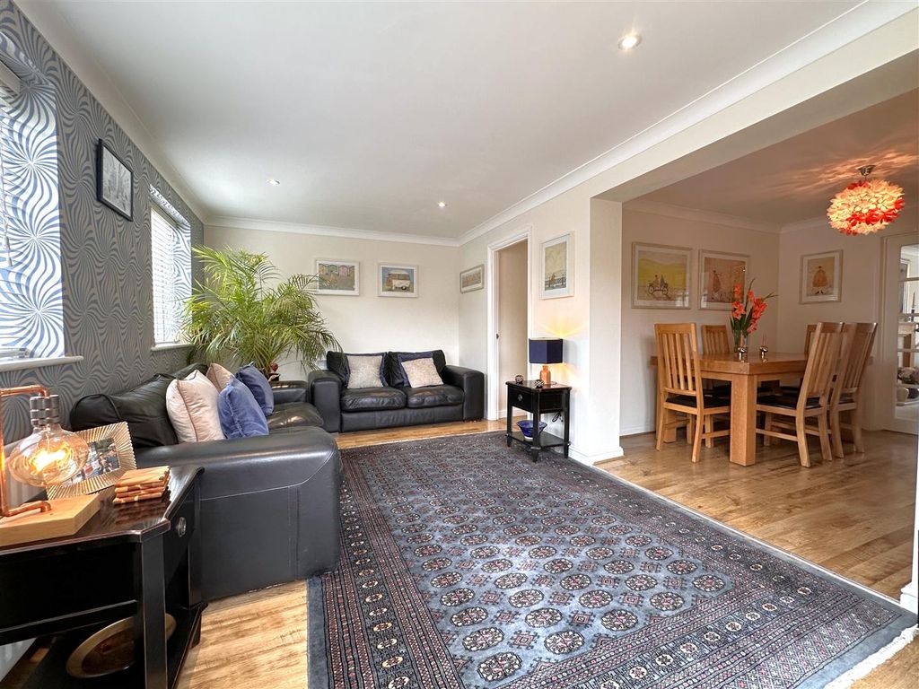 Property photo 2 of 27 Generous Open-Plan Space 032