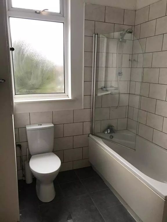 Property photo 1 of 8 Bright And Clean Bathroom Featuring A Modern Batht...