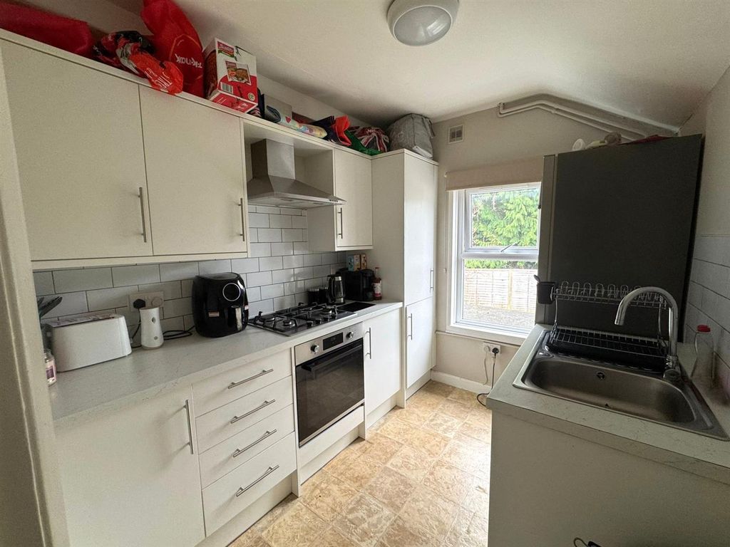Property photo 2 of 9 Kitchen.Jpg