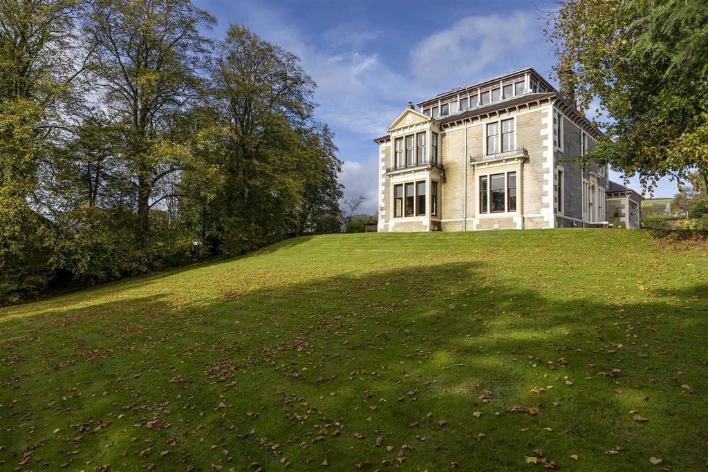 Property photo 1 of 45 46_Glasgow_Road_Kilsyth_002.Jpg