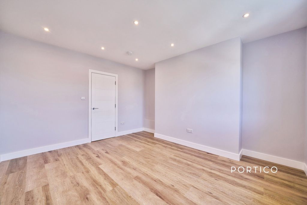 Property photo 3 of 16 Pbox-Img.Jpg