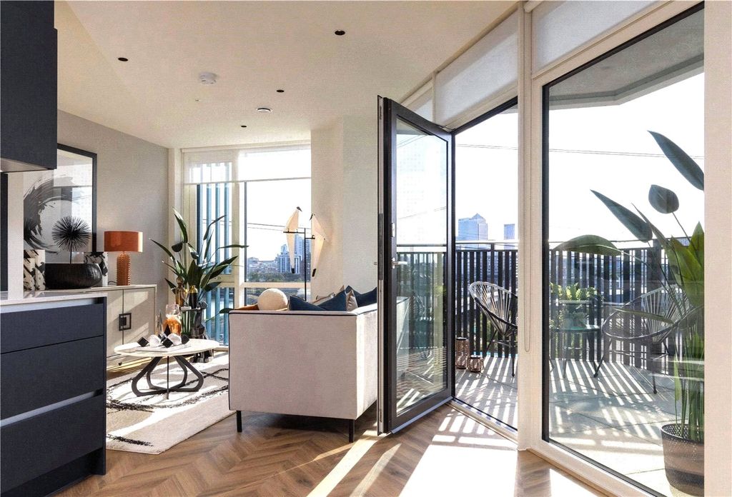 Property photo 1 of 15 Living Room