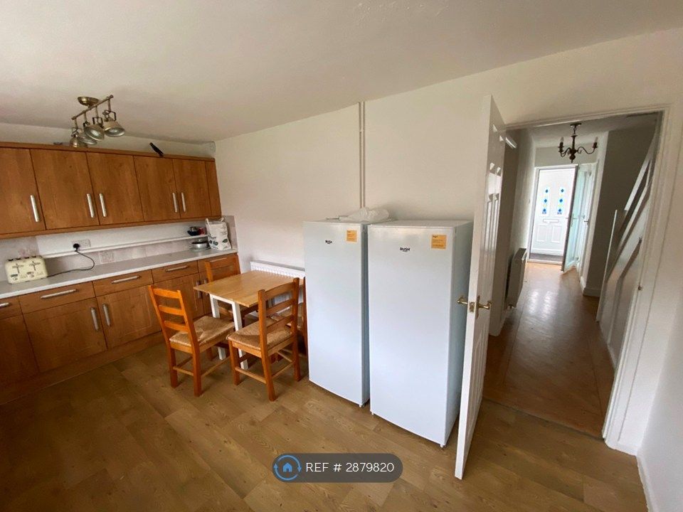 Property photo 2 of 6 Kitchen