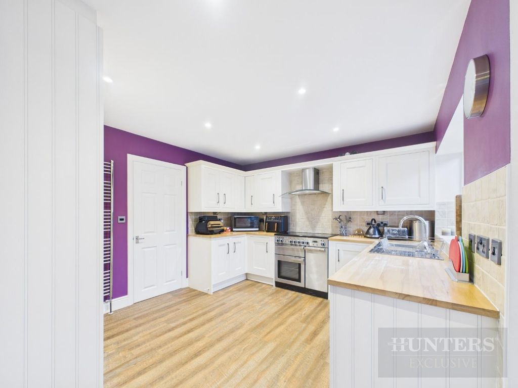 Property photo 2 of 27 Cam01494G0-Pr0498-Still024.Jpg