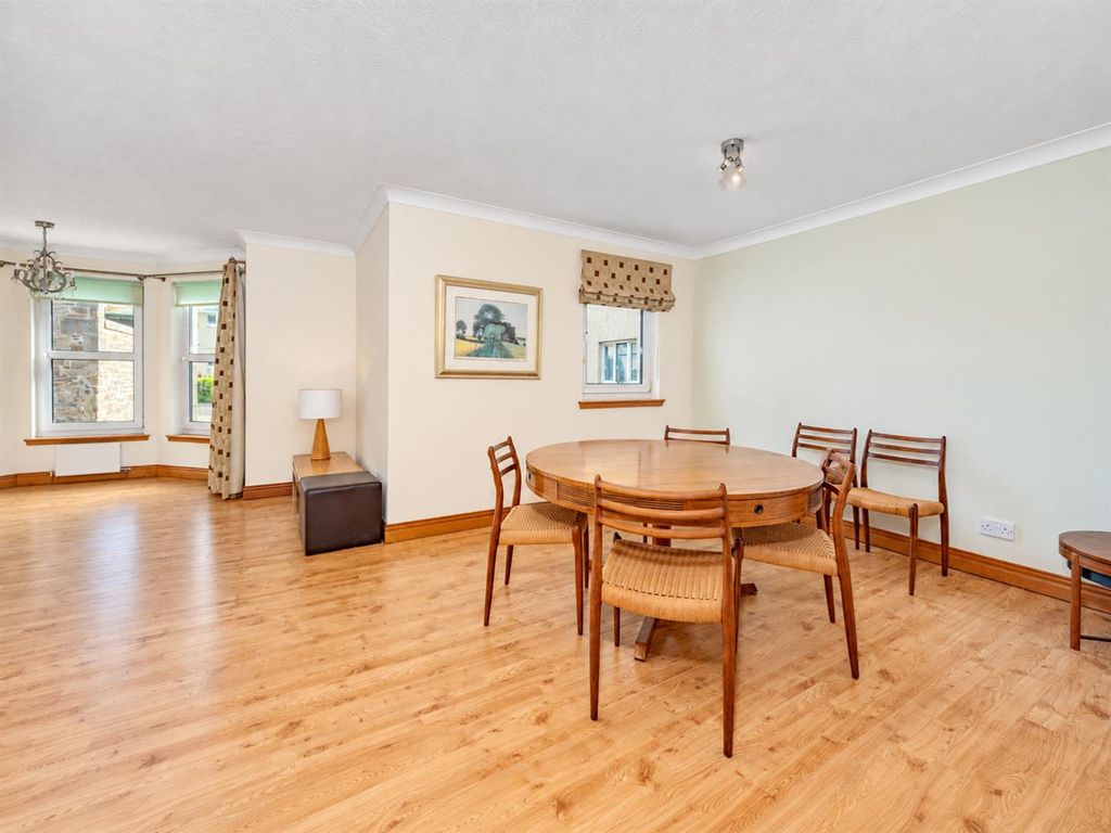 Property photo 3 of 25 2 Bader Square Bf-5.Jpg