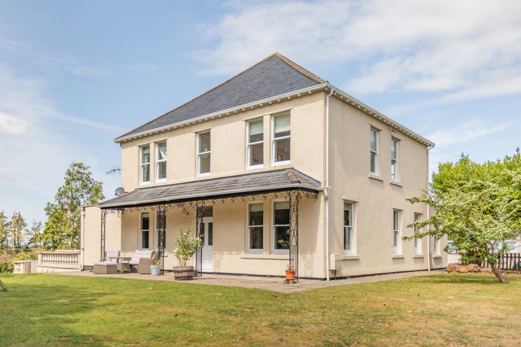 Property photo 1 of 48